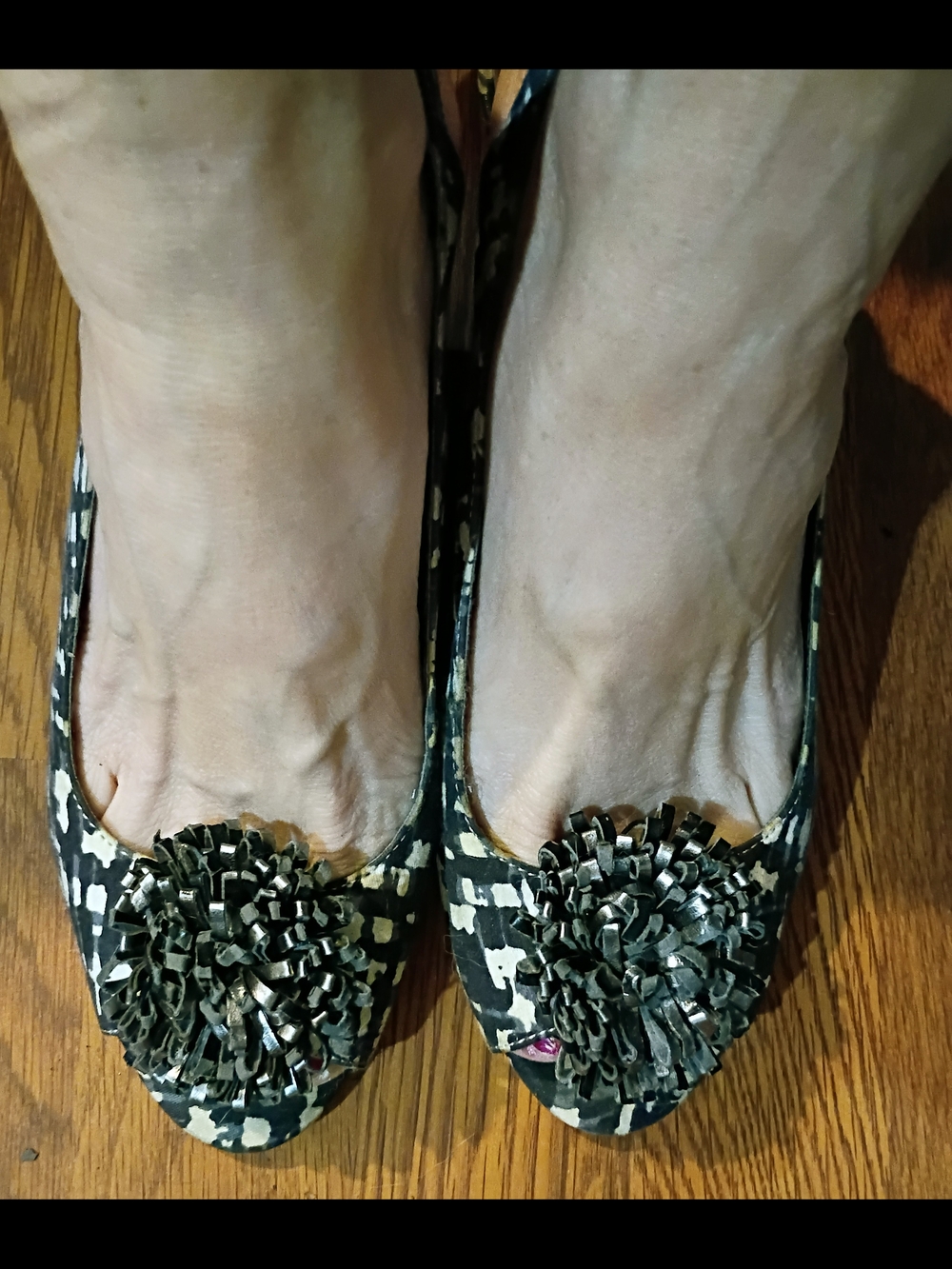 croft & barrow Black and White Printed Ballet Flats with Pom Flower#426